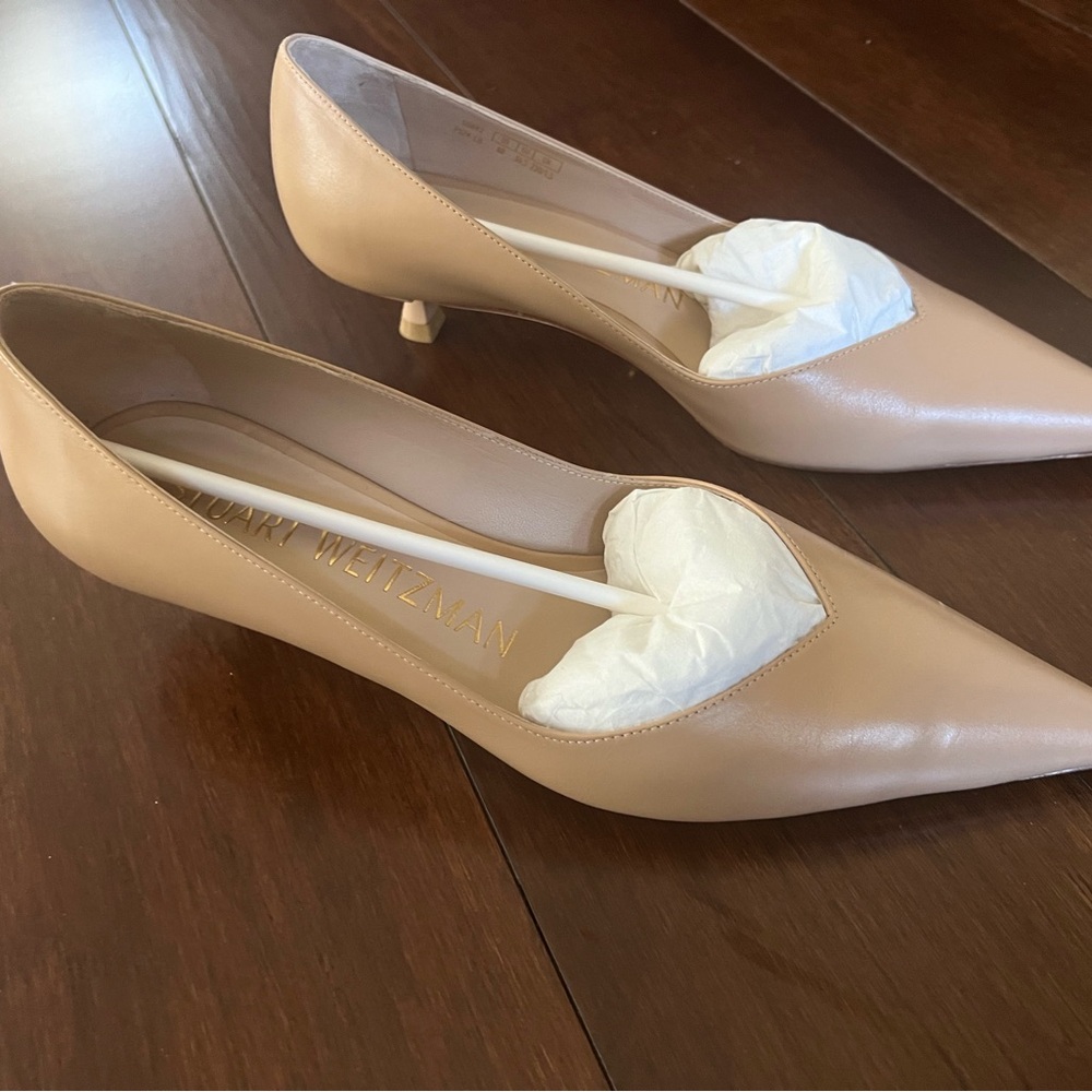 NWT Stuart Weitzman Nude Kitten Eva 35 PUMP. Size 6 - New with box